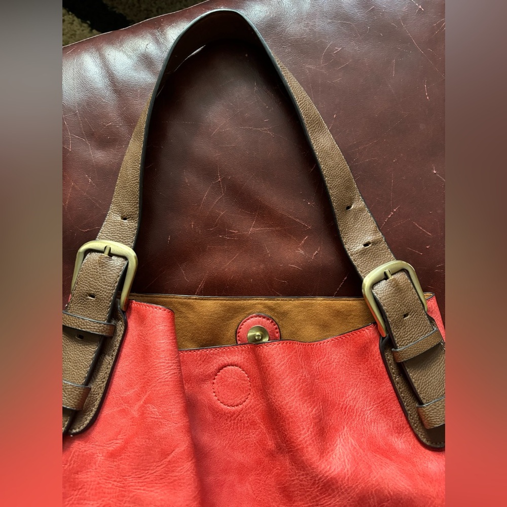 Women's Red Leather Shoulder Bag with Front Pocket - Picture 5 of 7